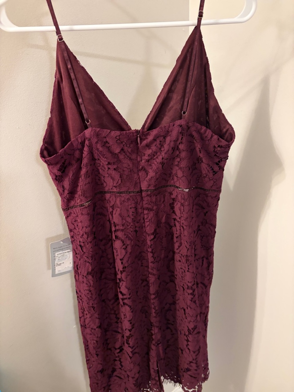 Sleeveless Lace Sheath Dress in Burgundy - Picture 8 of 9
